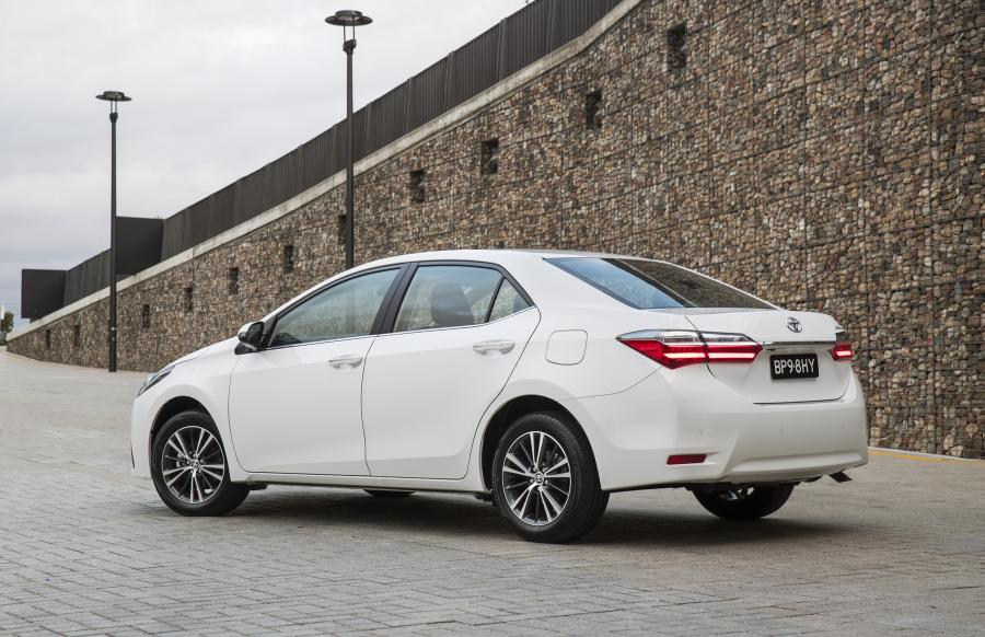  Toyota Corolla Sedan SX 2017 года  (AU) (фото 2 из 4)